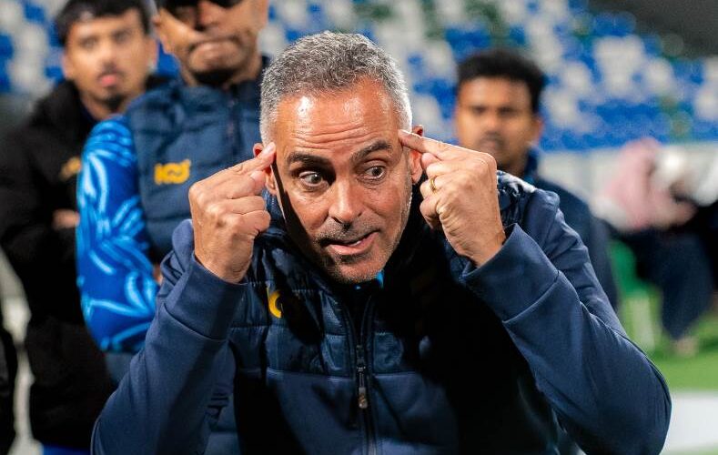 جوميز يفتح النار على حكم مباراة الفتح والهلال