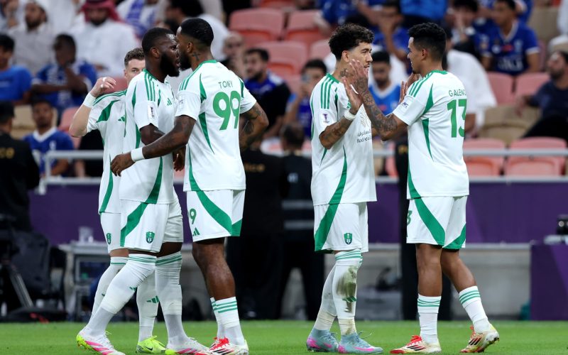 الأهلي يطمئن على دامس بعد إصابته في مباراة التعاون