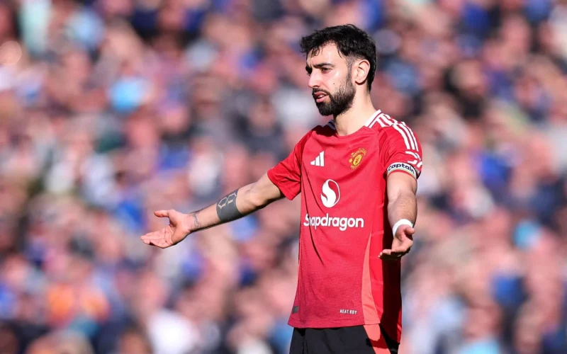 فيرنانديز يرفض عرض الهلال ويبقى مع مانشستر يونايتد