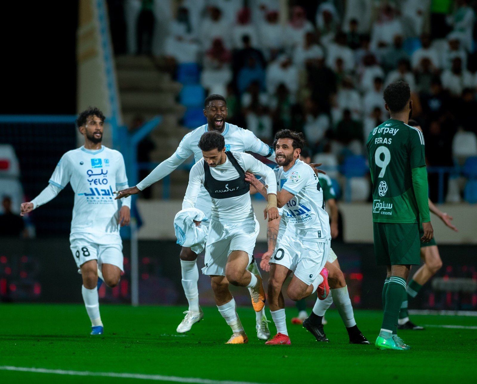 الأخدود والرائد