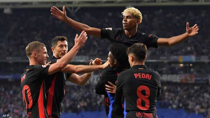 رسميًا.. برشلونة يعلن تجديد عقد نجمه حتى 2028