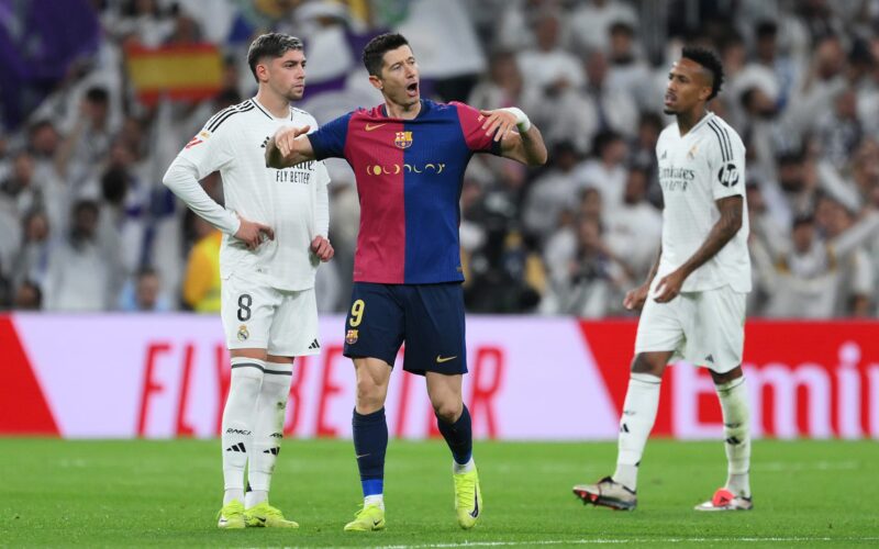 تشكيل برشلونة أمام ريال مدريد في قمة الدوري الإسباني.. موقف ليفاندوفسكي