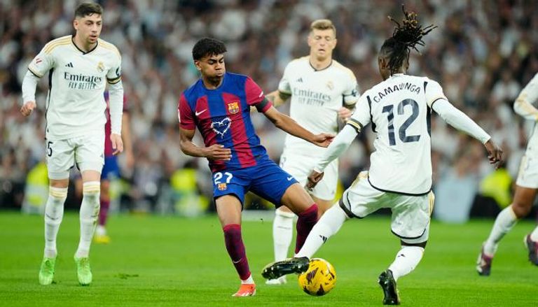 الكشف عن حكم مباراة برشلونة وريال مدريد في كلاسيكو الليجا