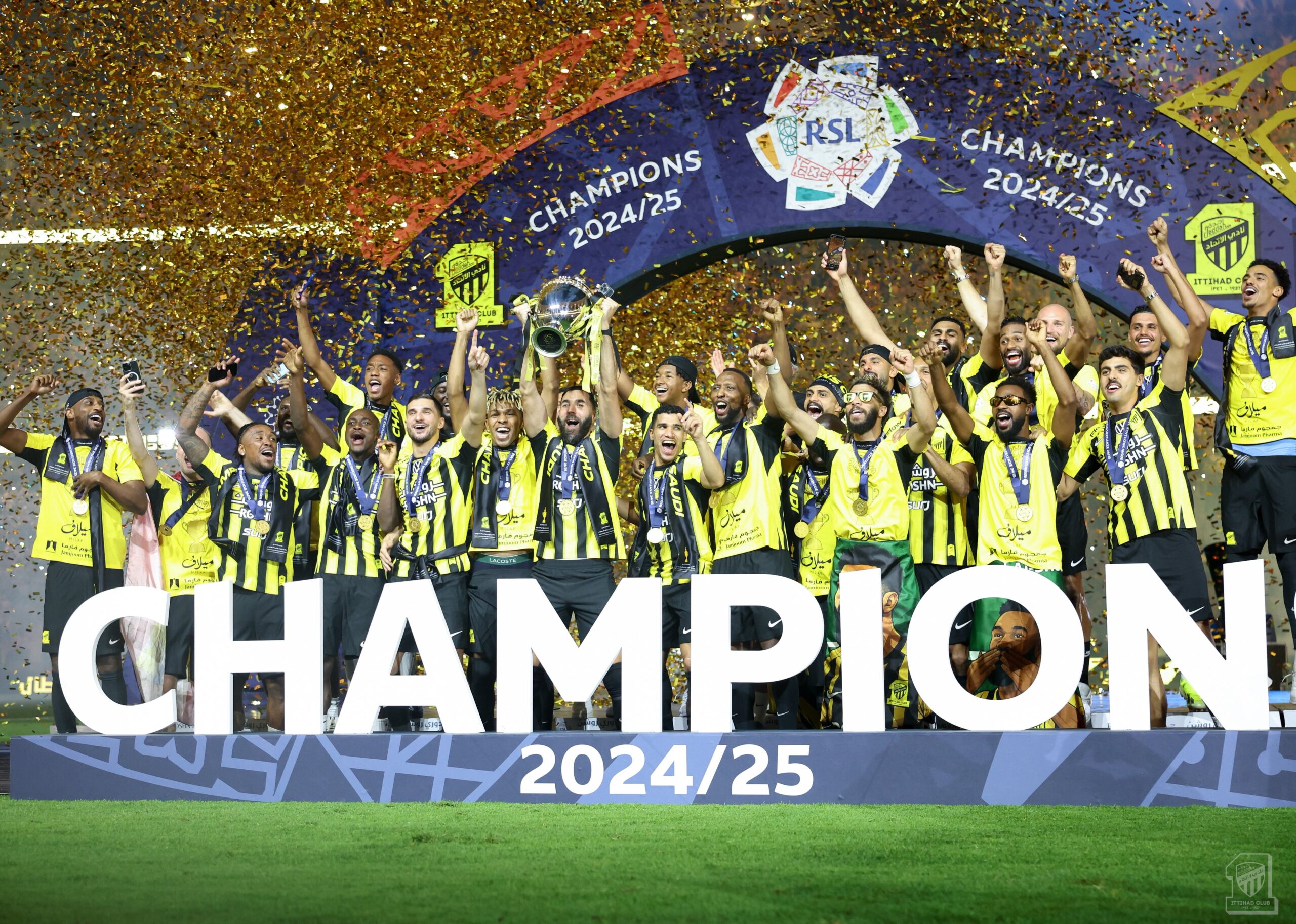 تتويج الاتحاد