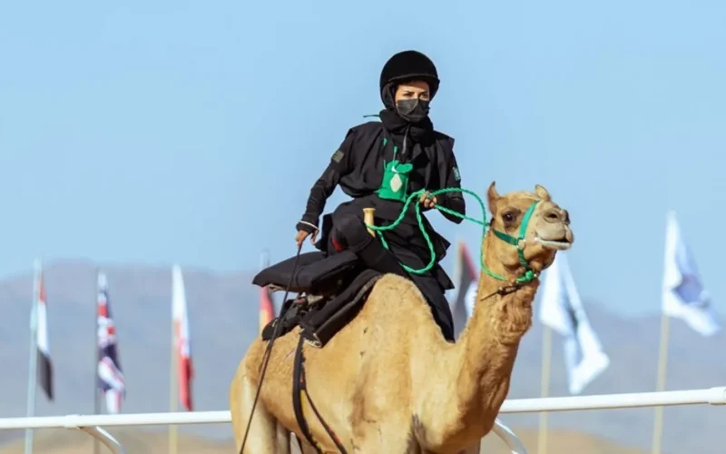 “مكالمة غيرت مسارها”.. خُلود الشمري بين الفروسية والهجن والصقارة