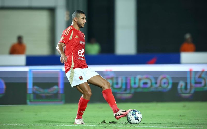 رامي ربيعة يقترب من الرحيل.. صراع بين بيراميدز ونادٍ سعودي على ضم مدافع الأهلي