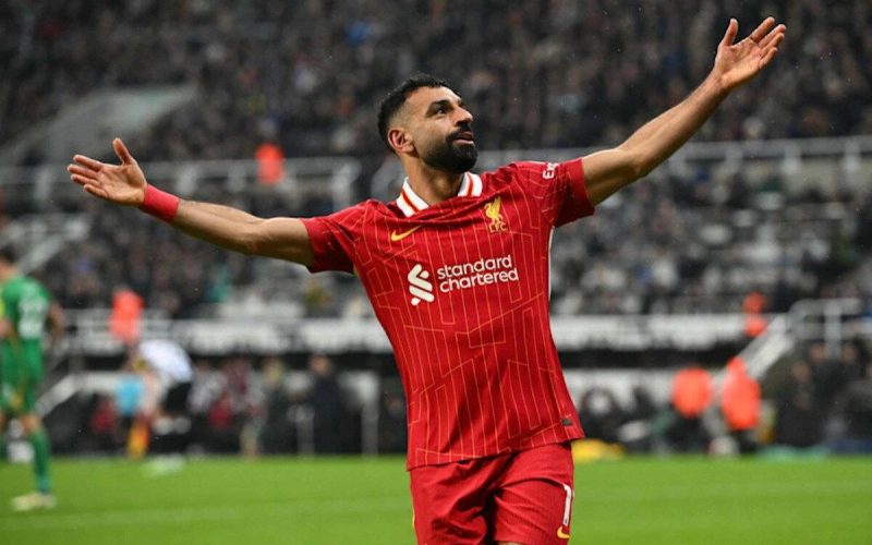 محمد صلاح ينافس سباعي ليفربول على الأفضل في موسم 2024/2025